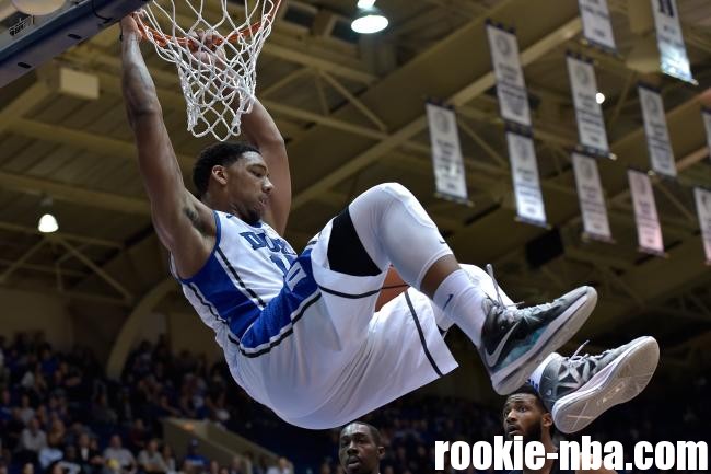 贾利尔-奥卡福大力灌篮