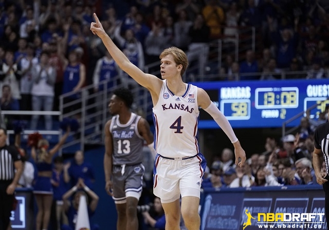 2023年NBA选秀热门后卫：格雷迪-迪克